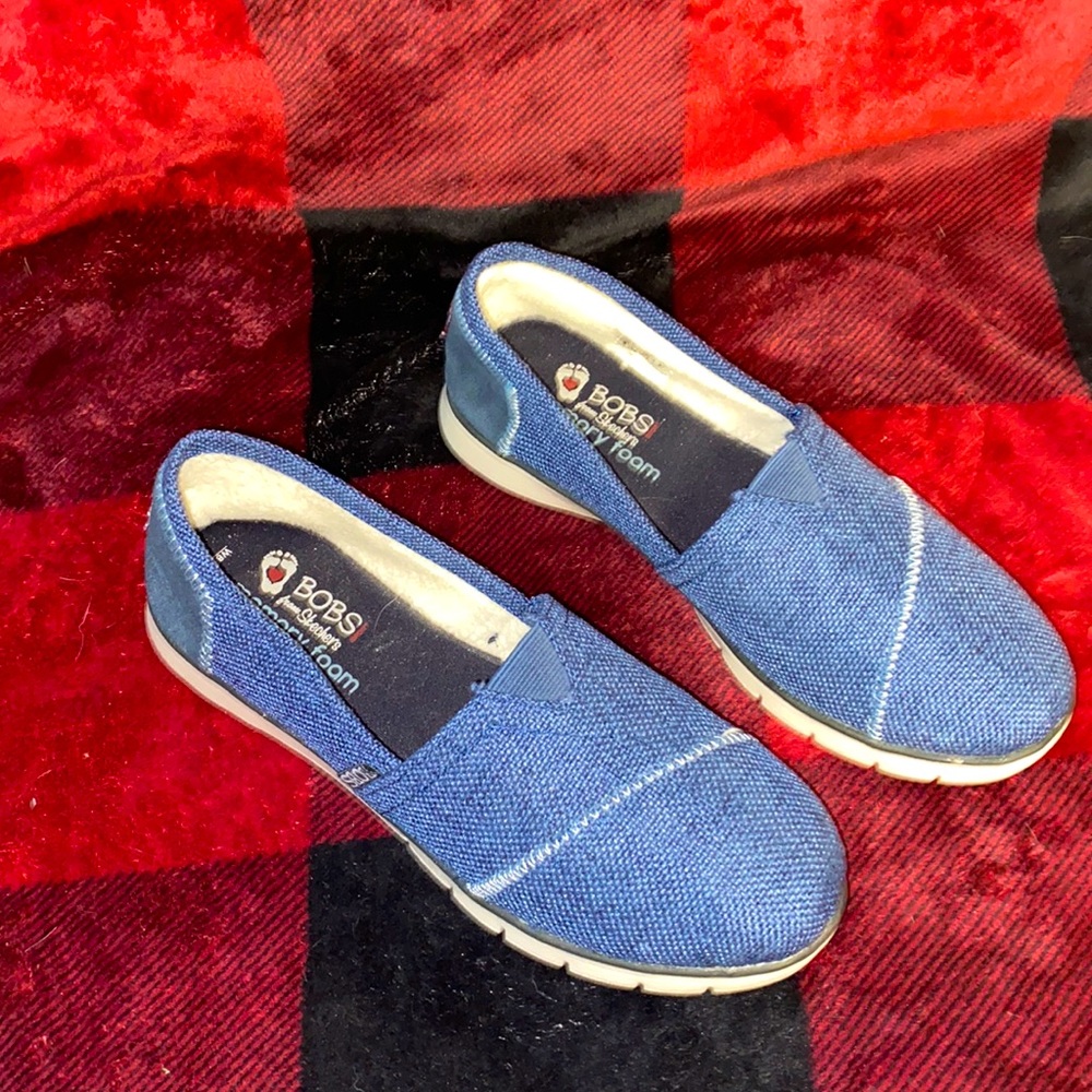 Flat denim bobs. Size 8, brand new, fuzzy inside
